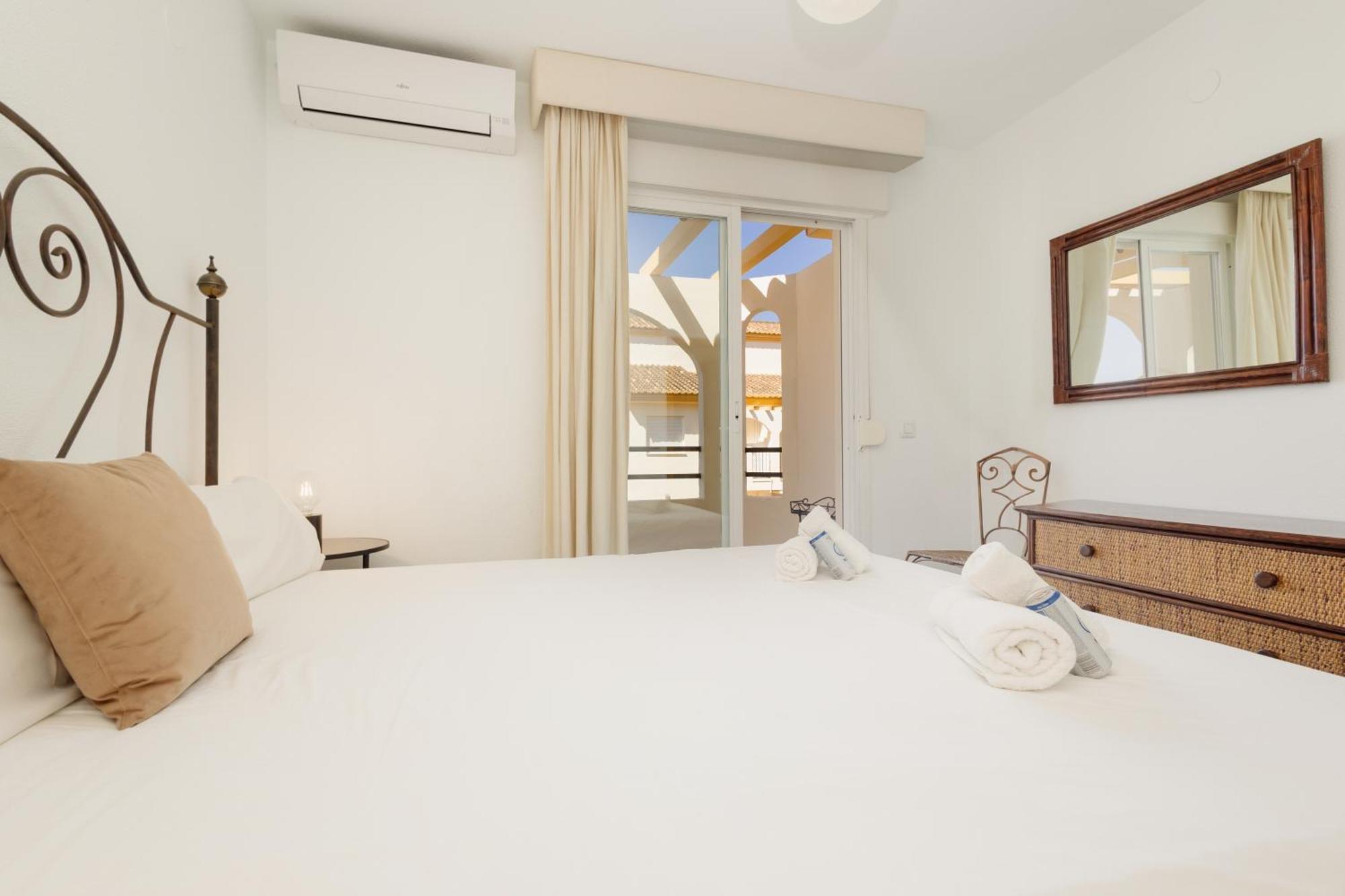 Beautiful Townhouse Walking Distance To The Beach In Costabella, Marbella Luaran gambar