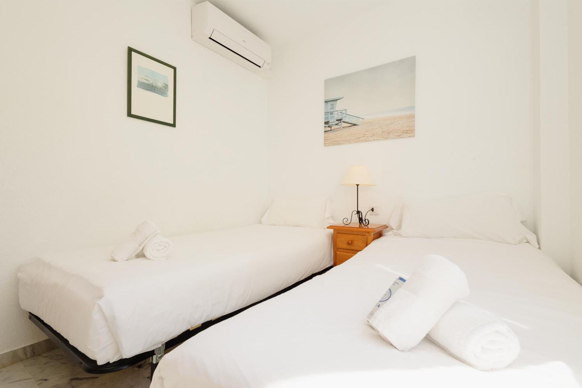 Beautiful Townhouse Walking Distance To The Beach In Costabella, Marbella Luaran gambar