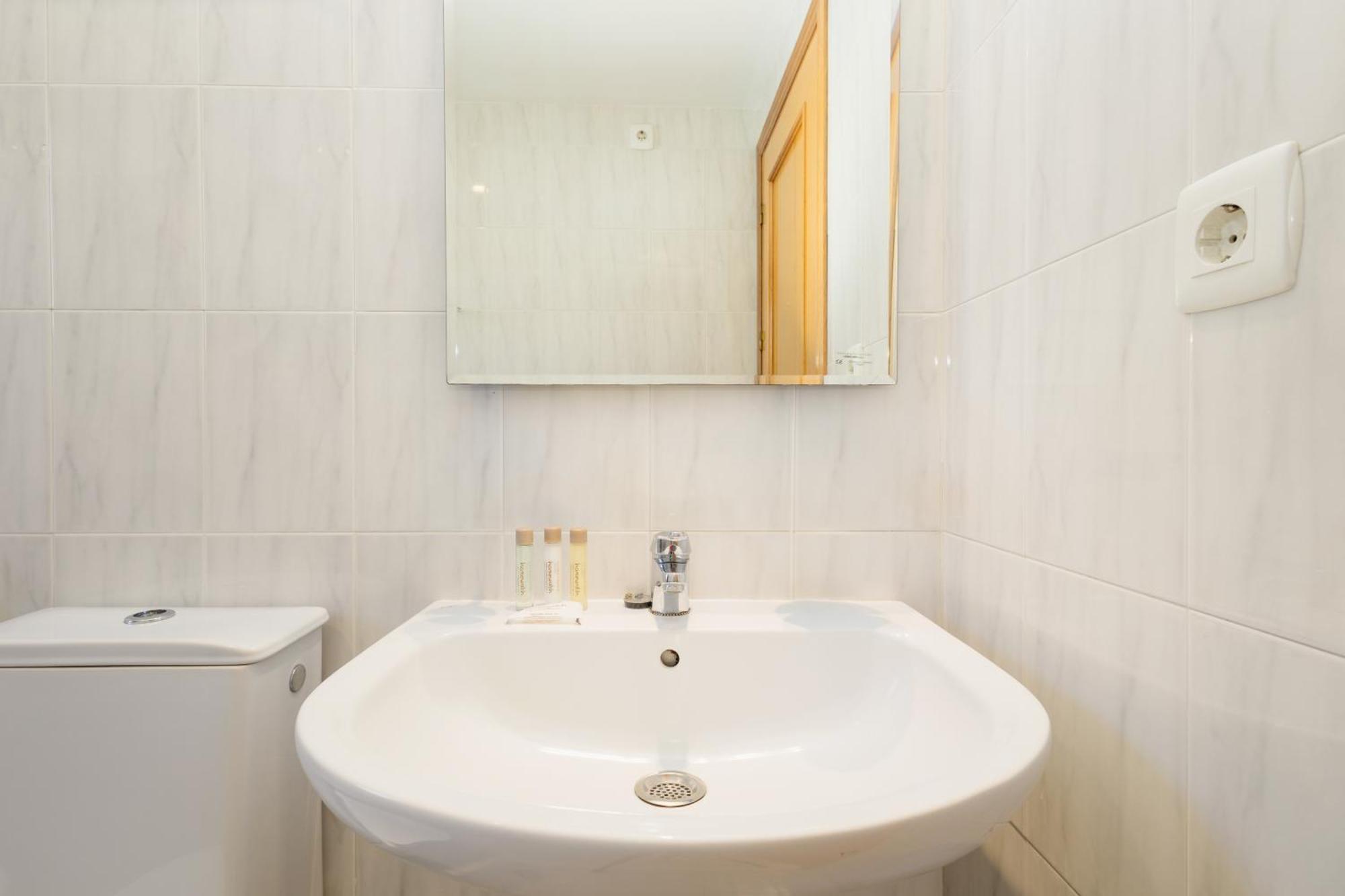 Beautiful Townhouse Walking Distance To The Beach In Costabella, Marbella Luaran gambar