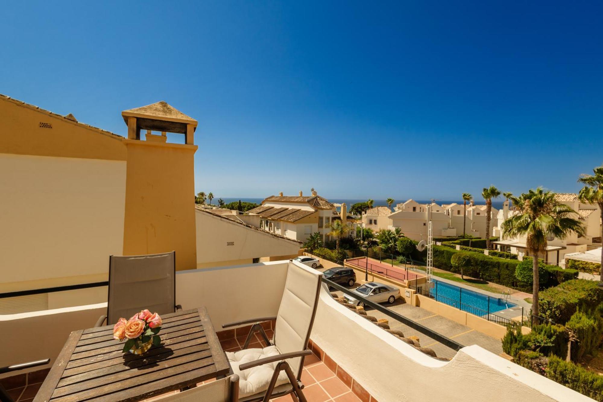 Beautiful Townhouse Walking Distance To The Beach In Costabella, Marbella Luaran gambar