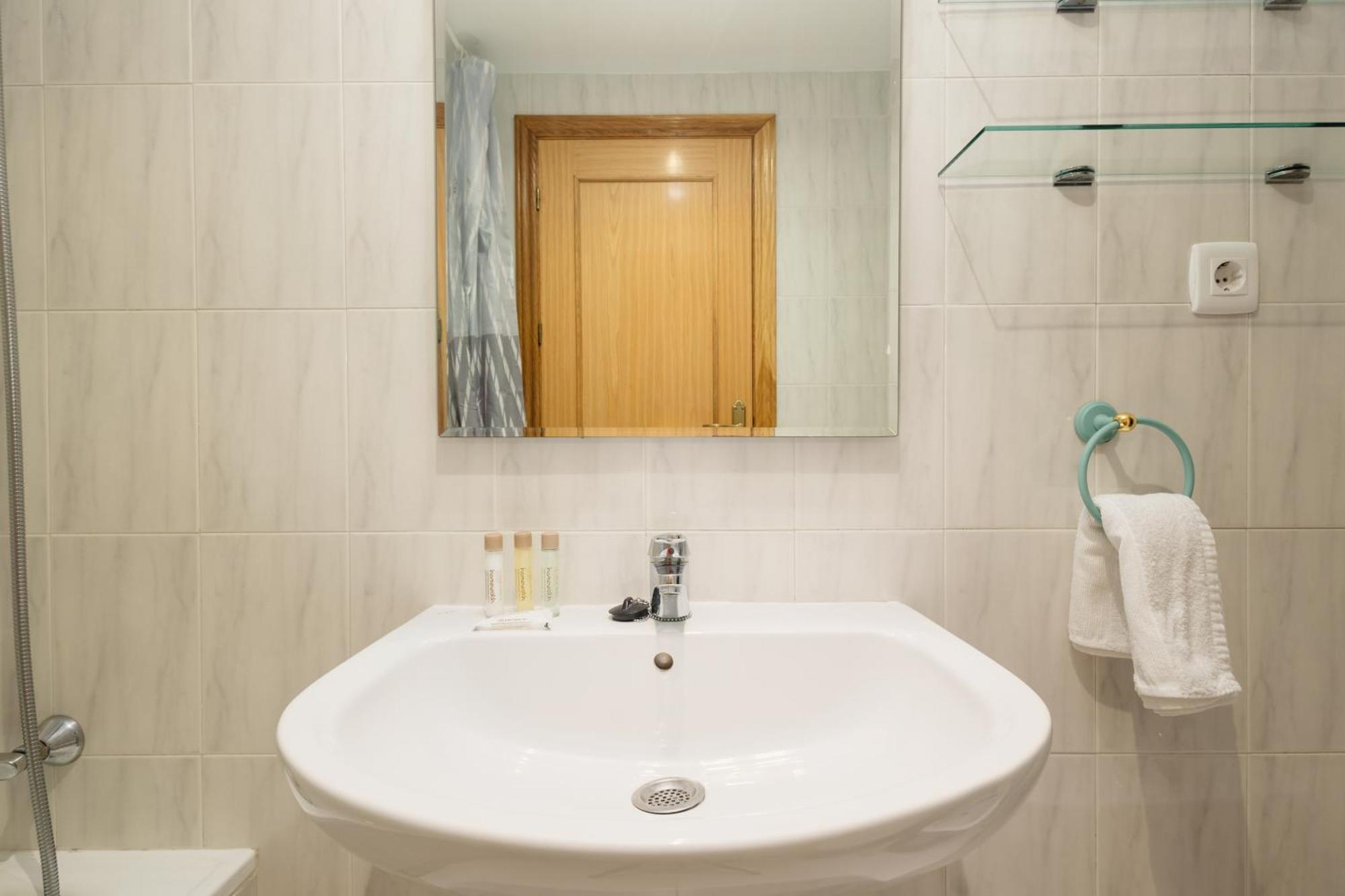 Beautiful Townhouse Walking Distance To The Beach In Costabella, Marbella Luaran gambar