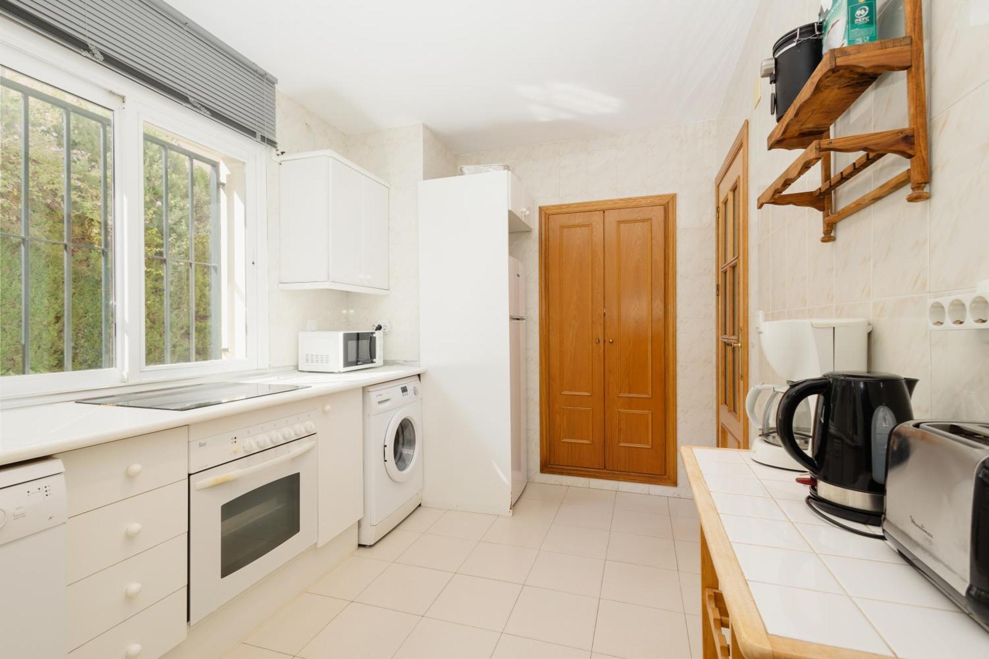Beautiful Townhouse Walking Distance To The Beach In Costabella, Marbella Luaran gambar