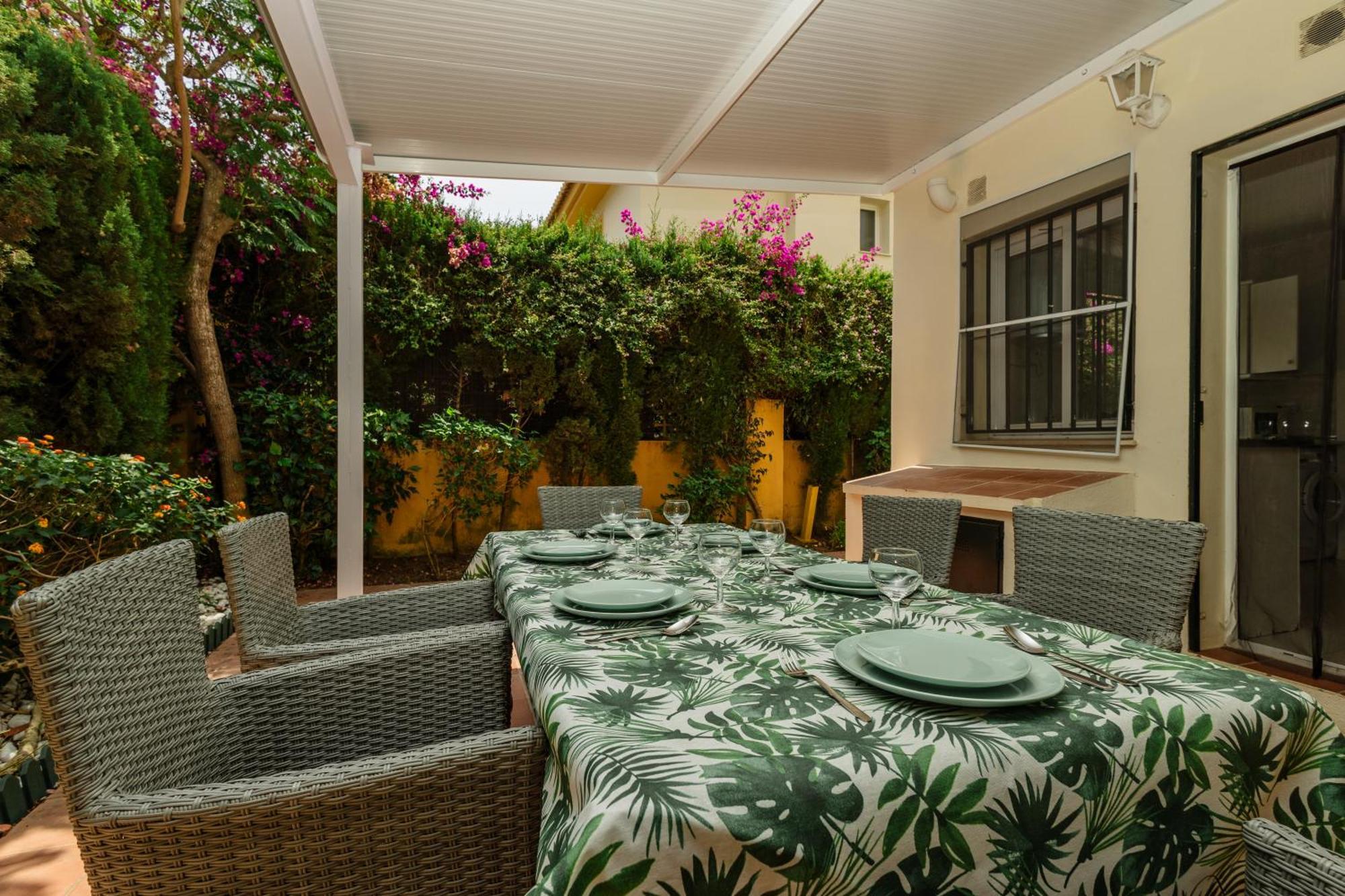 Beautiful Townhouse Walking Distance To The Beach In Costabella, Marbella Luaran gambar