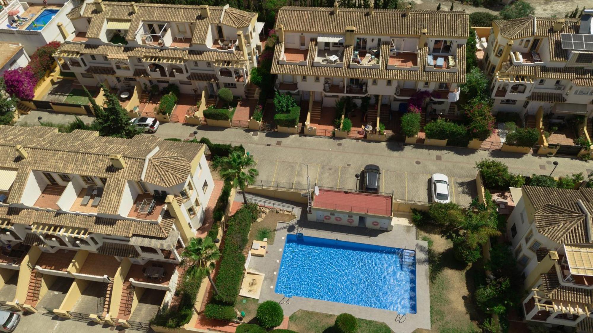 Beautiful Townhouse Walking Distance To The Beach In Costabella, Marbella Luaran gambar