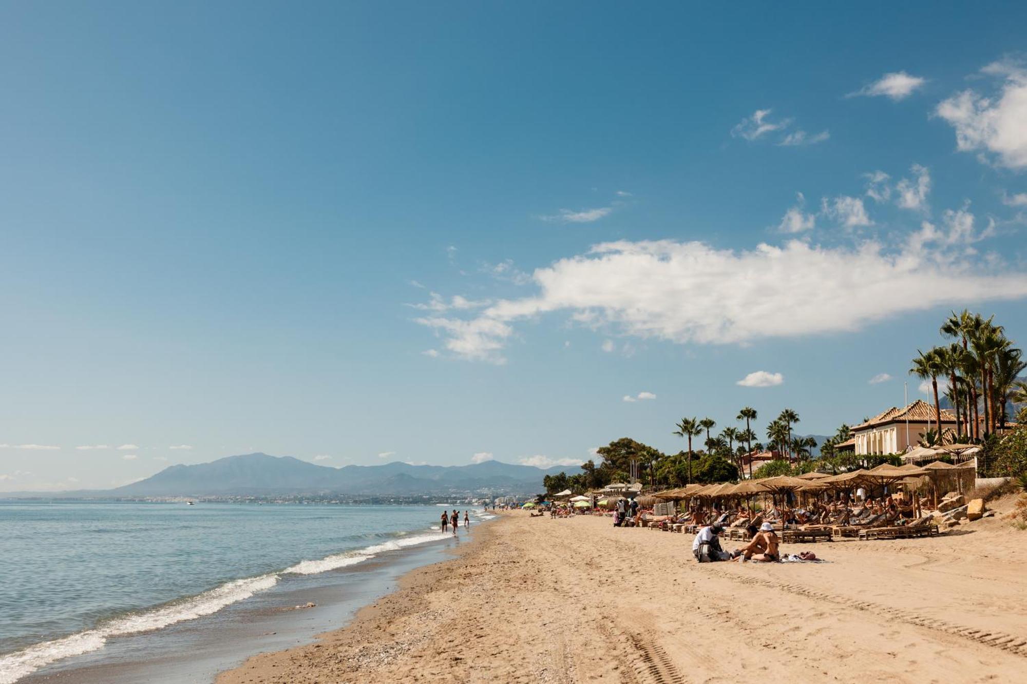 Beautiful Townhouse Walking Distance To The Beach In Costabella, Marbella Luaran gambar