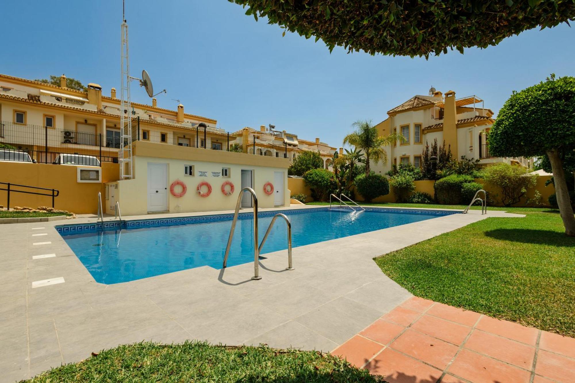 Beautiful Townhouse Walking Distance To The Beach In Costabella, Marbella Luaran gambar
