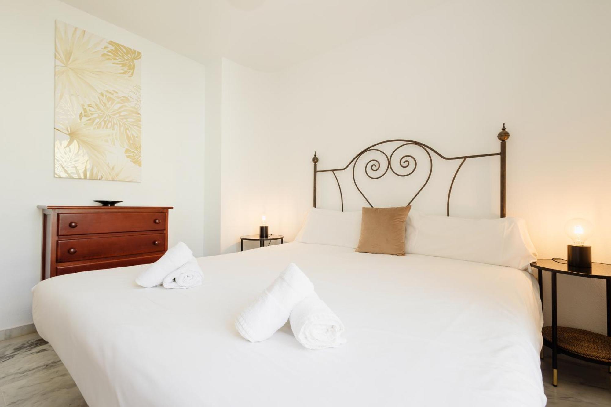 Beautiful Townhouse Walking Distance To The Beach In Costabella, Marbella Luaran gambar