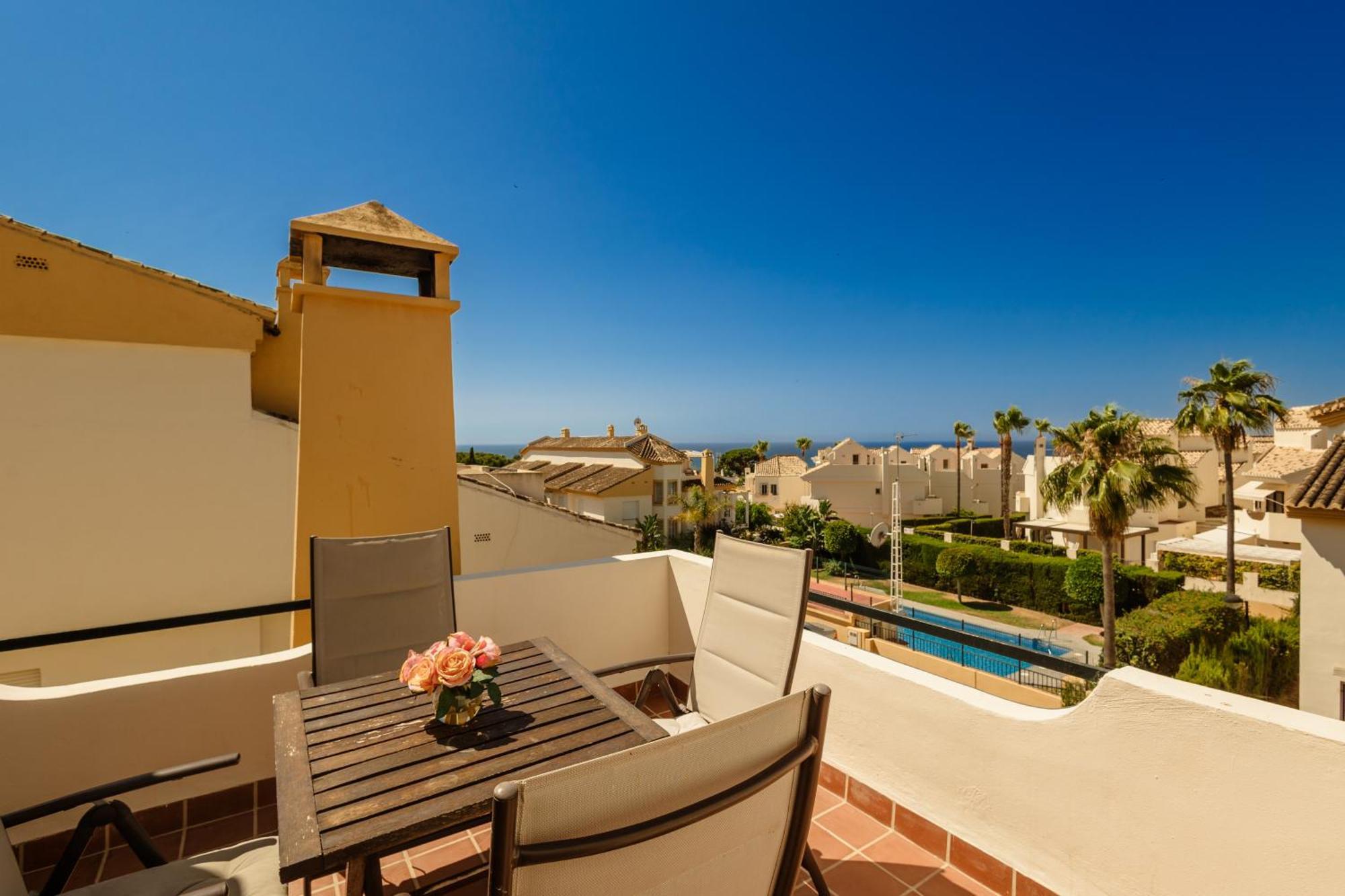 Beautiful Townhouse Walking Distance To The Beach In Costabella, Marbella Luaran gambar
