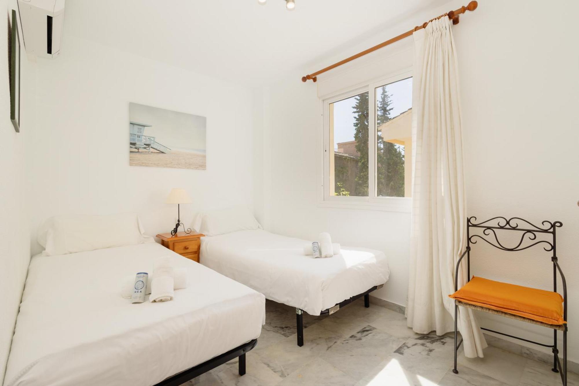 Beautiful Townhouse Walking Distance To The Beach In Costabella, Marbella Luaran gambar