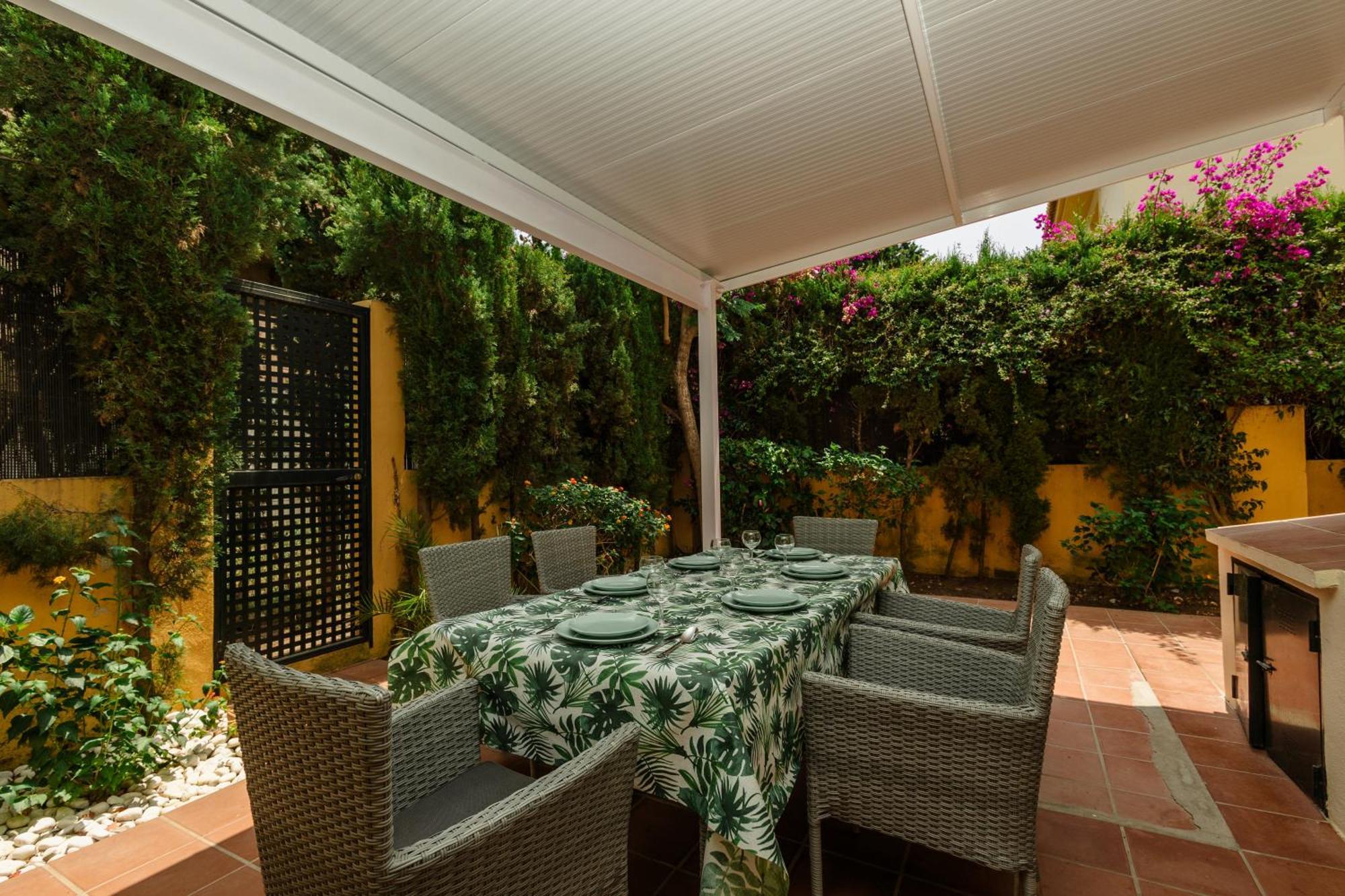 Beautiful Townhouse Walking Distance To The Beach In Costabella, Marbella Luaran gambar