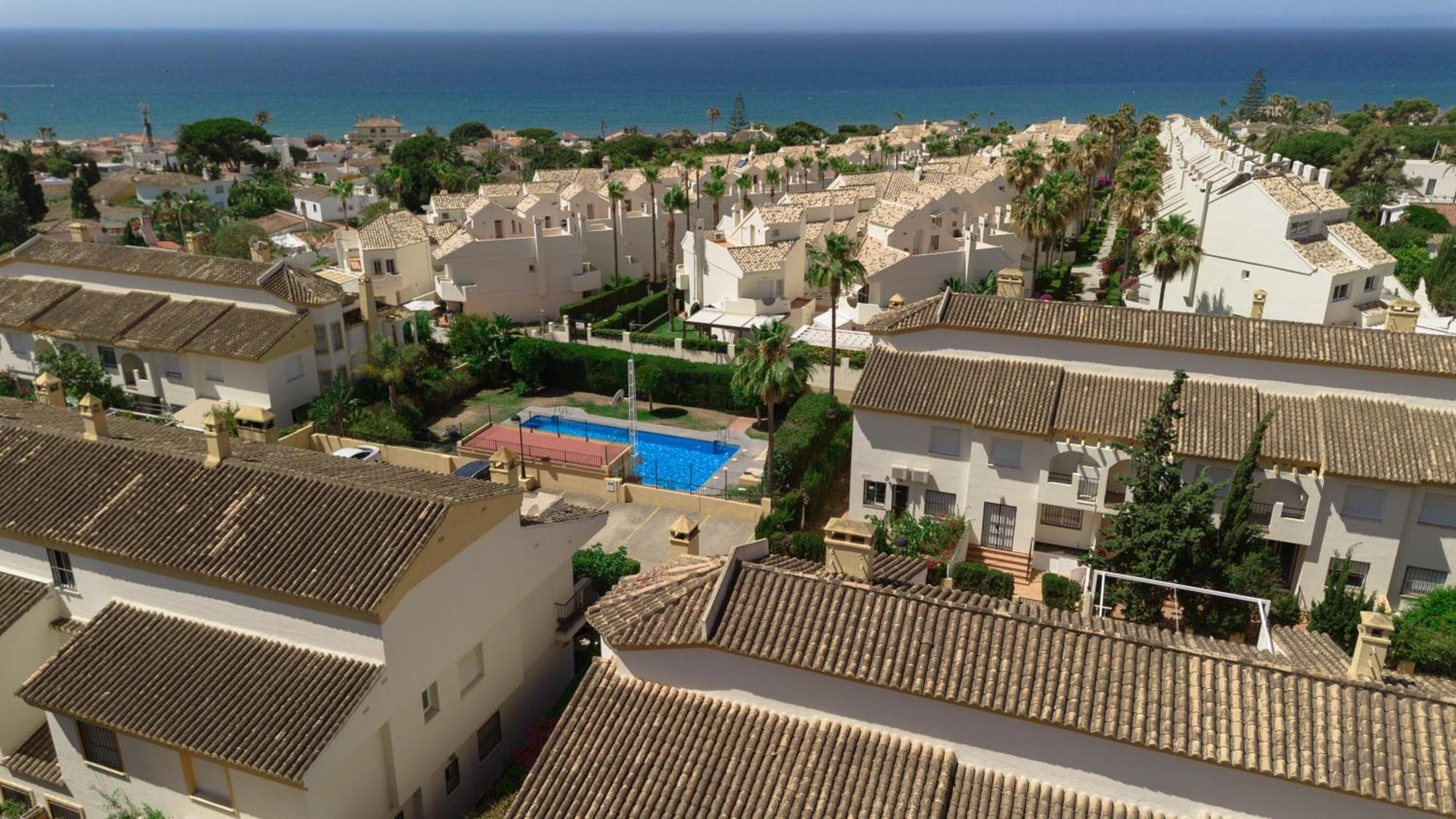 Beautiful Townhouse Walking Distance To The Beach In Costabella, Marbella Luaran gambar