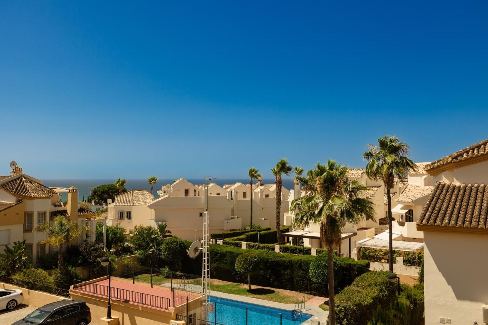 Beautiful Townhouse Walking Distance To The Beach In Costabella, Marbella Luaran gambar